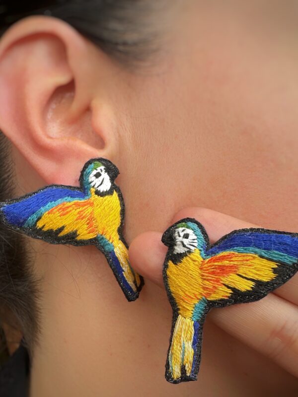 Aretes Guacamayas Bordados