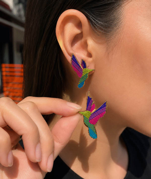 e7e67ebc-2c16-414d-a5f4-63881dc54e31 Aretes Colibrí Mediano