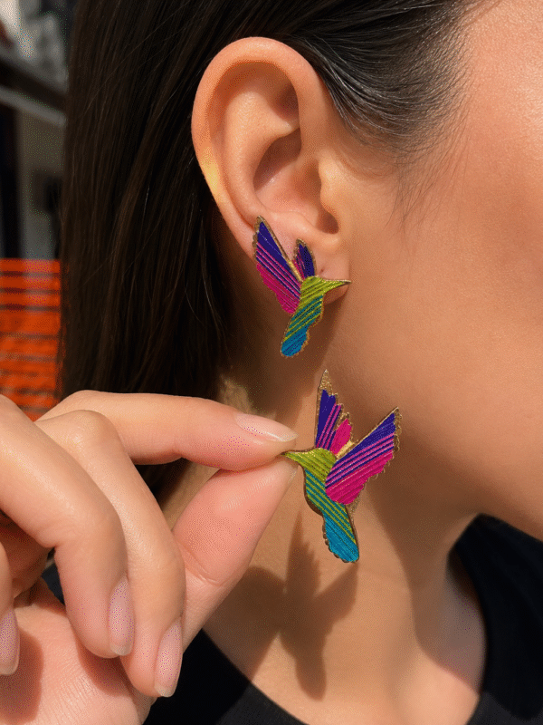 e7e67ebc-2c16-414d-a5f4-63881dc54e31 Aretes Colibrí Mediano